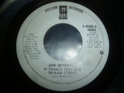 画像1: JONI MITCHELL/IN FRANCE THEY KISS ON MAIN STREET