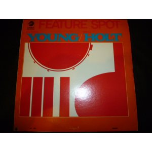 画像: ELDEE YOUNG & RED HOLT/FEATURE SPOT