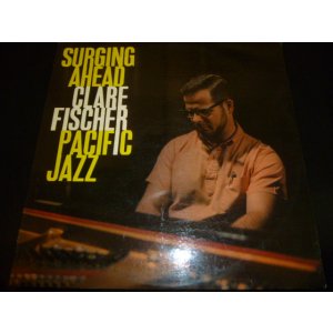 画像: CLARE FISCHER/SURGING AHEAD