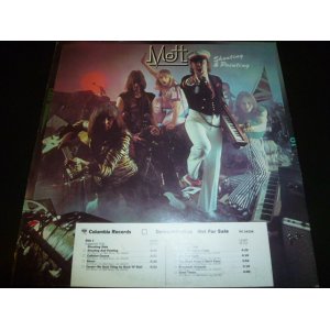 画像: MOTT/SHOUTING AND POINTING
