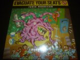 画像: JUNIE MORRISON/EVACUATE YOUR SEATS