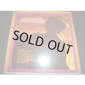 画像: LINDA JONES/HYPNOTIZED