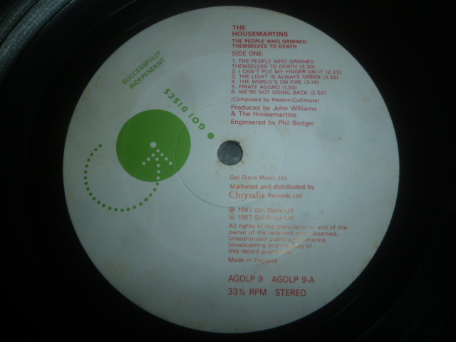 画像: HOUSEMARTINS/THE PEOPLE WHO GRINNED THEMSELVES TO DEATH