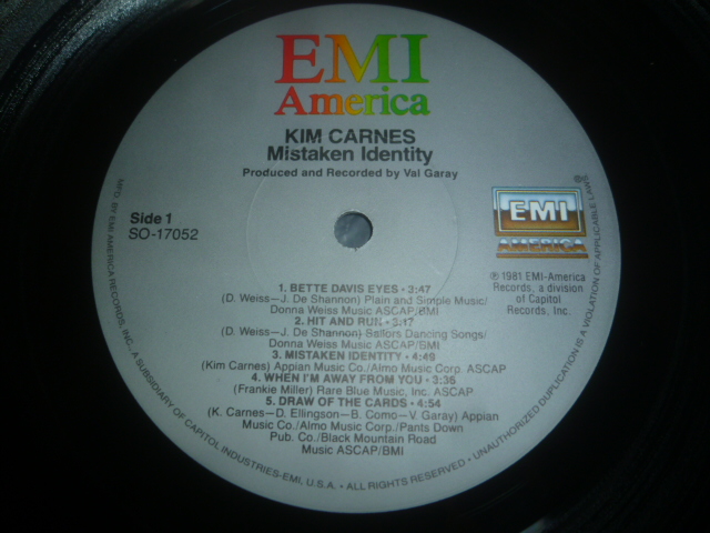 画像: KIM CARNES/MISTAKEN IDENTITY