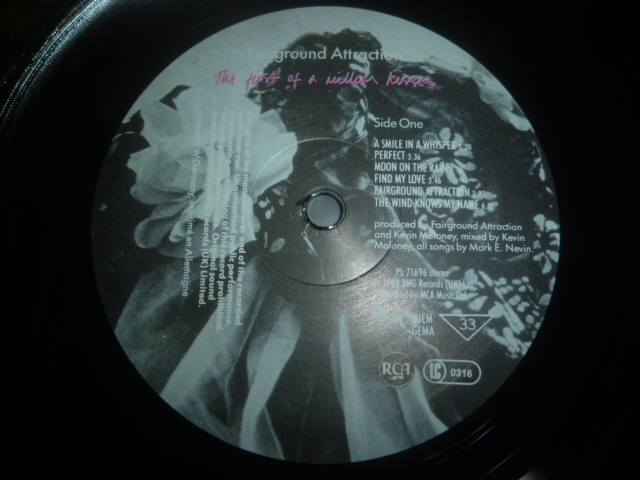 画像: FAIRGROUND ATTRACTION/THE FIRST OF A MILLION KISSES